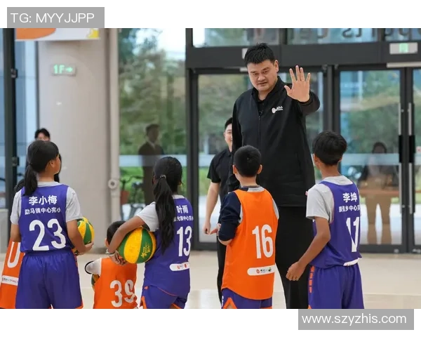 姚明传奇进球背后的故事与荣耀：一位篮球巨星的辉煌瞬间