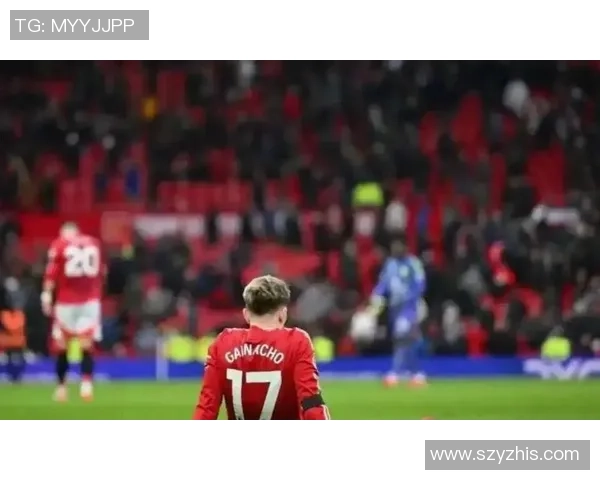 德甲惊天冷门那不勒斯3-0战胜曼联引发全场震动